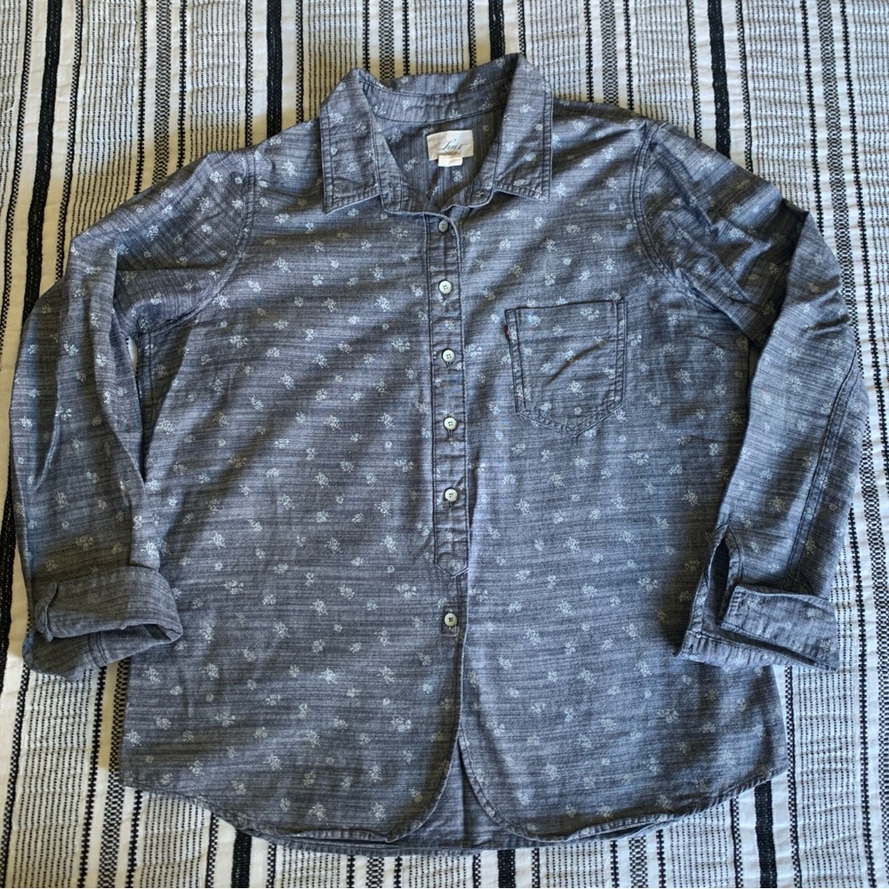 Levi’s • gray floral button-up